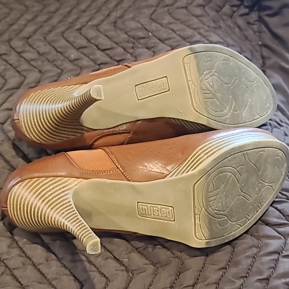 Shoes - Picture 3 of 4